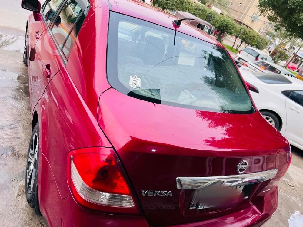 نيسان فيرسا